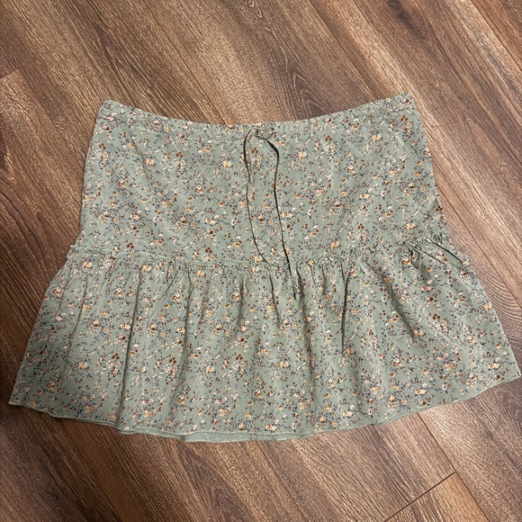 brandy melville skirt - Picture 3 of 3